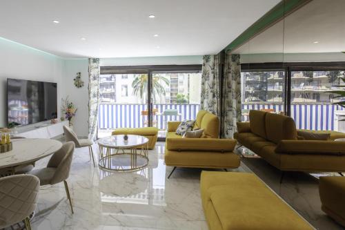 C13 staywizus-2BDR 15 min Palais Festivals-AC-Parking-Balcony