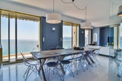 Penthouse apartment with roof terrace by the beach