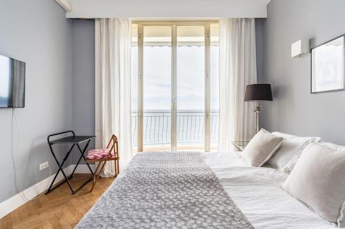 Penthouse apartment with roof terrace by the beach