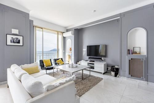 Penthouse apartment with roof terrace by the beach