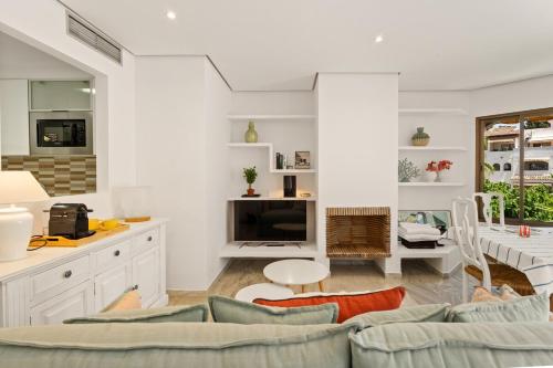 Lovely beachside 2 bedroom apartment- RDR550