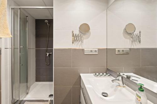 Lovely beachside 2 bedroom apartment- RDR550