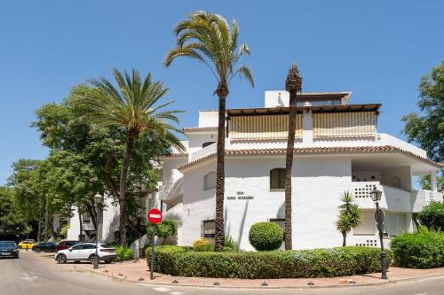 Lovely beachside 2 bedroom apartment- RDR550