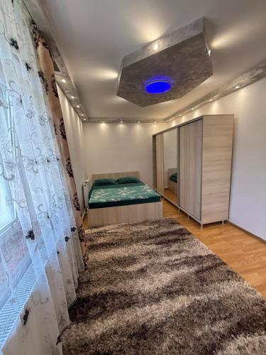 a bedroom with a bed and a blue ceiling at Kaira place in Lupeni