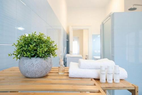 Stylish Vatican Chic Home - 3 Suites & Metro 7min