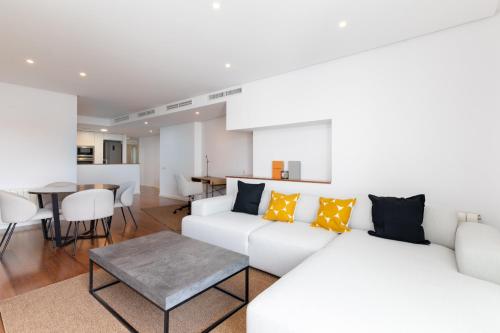 ApartUP Colon Attic Center