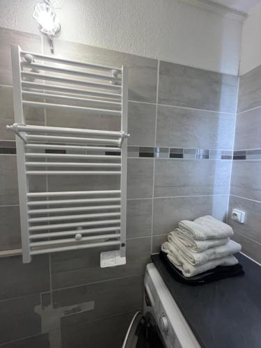 a pile of towels sitting on a counter in a bathroom at Mon Paradis en Provence B29 in Gréoux-les-Bains