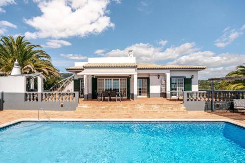 Charming villa with 3 bedrooms and sea view
