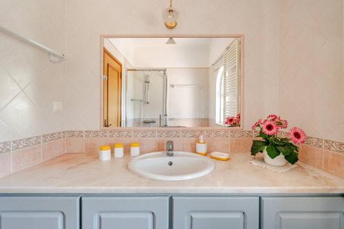 Charming villa with 3 bedrooms and sea view