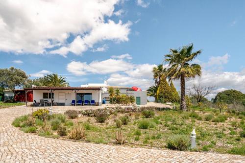 Charming villa with 3 bedrooms and sea view