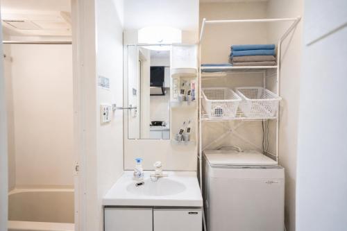 602Room, 5 mins walk from JR Kinshicho North Exit!Near Asakusa & Sky Tree!! The house is on the 6th floor with an elevator, convenient transportation There is a balcony and the room is soundproofed