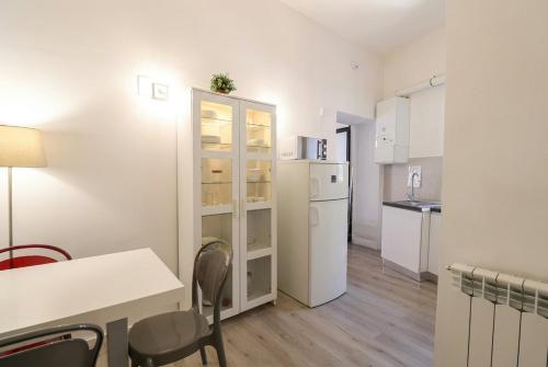 Minimal Apartment Hearth of Rome