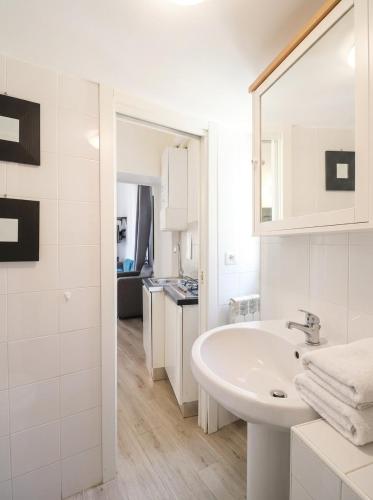 Minimal Apartment Hearth of Rome