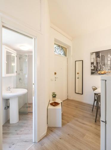 Minimal Apartment Hearth of Rome