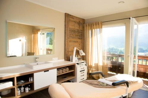 a bathroom with a sink and a mirror at Hotel Sonnenhof in Grän
