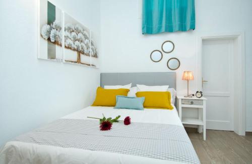 a bedroom with a bed with yellow and blue pillows at Famara Marea 2 in Famara