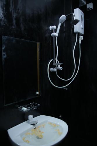 a bathroom with a sink and a shower at All View Safari Cottage in Timbulketiya