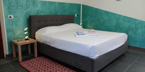 a bedroom with a large bed with two towels on it at Villa Costa Viola in San Roberto