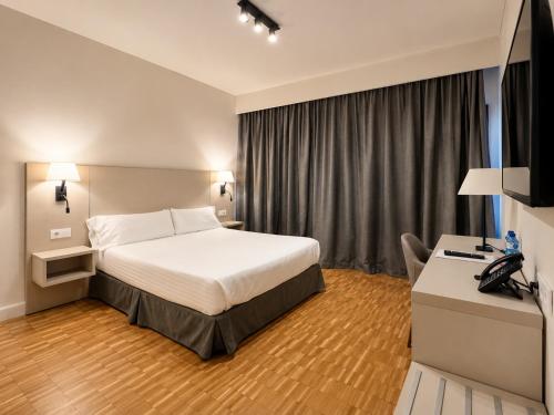 Llit o llits en una habitació de Hotel Lauria