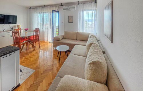 Lovely Apartment In Novi Vinodolski