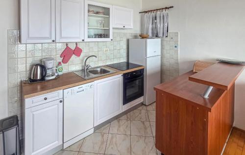 Lovely Apartment In Novi Vinodolski
