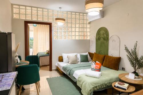 Nestra Olive Apartment with Veranda, near Metro & Free Parking
