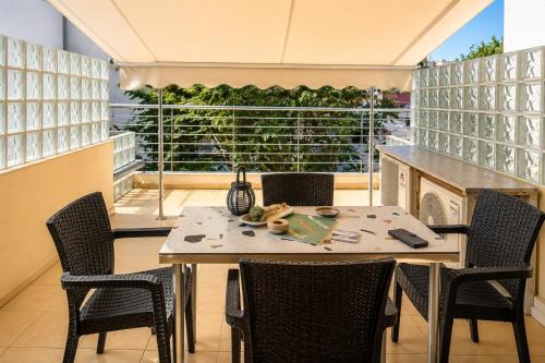 Nestra Olive Apartment with Veranda, near Metro & Free Parking
