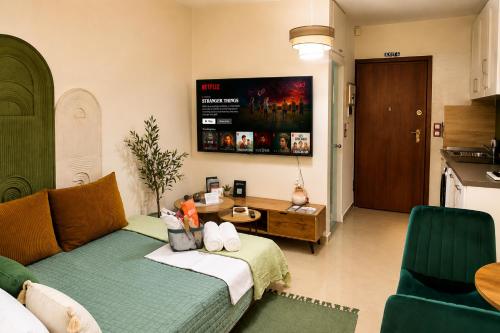 Nestra Olive Apartment with Veranda, near Metro & Free Parking