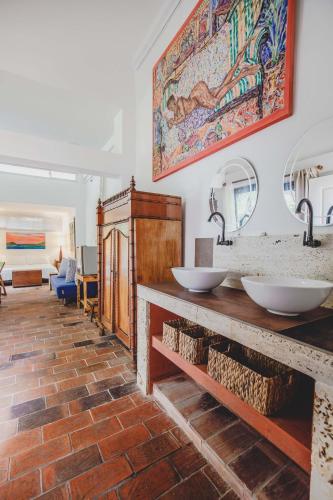 a bathroom with two sinks in a room at Casa De Columnas in Cartagena de Indias