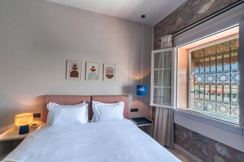 a bedroom with a bed and a window at JEMAA EL FNA Suites & Spa in Marrakesh