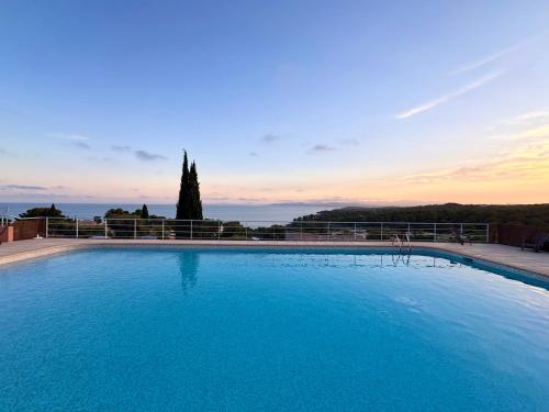 Panorama - Piscine & Méditerranée