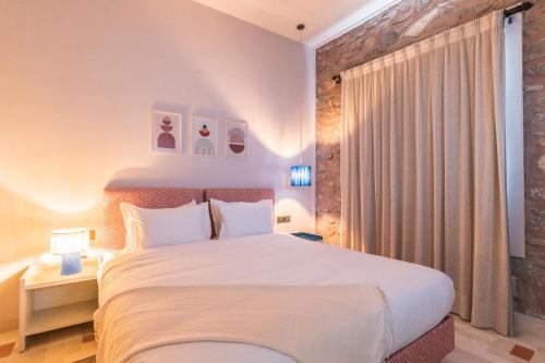 a bedroom with a large white bed and a window at JEMAA EL FNA Suites & Spa in Marrakesh