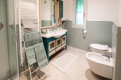 a bathroom with a sink and a toilet at Carlo Alberto B&B in Gavi