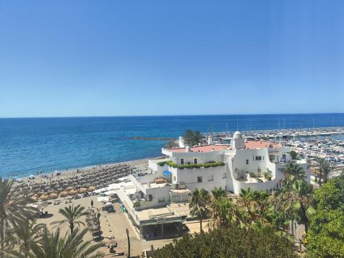 C-Apartamento 2 dormitorios con vistas panorámicas al Mediterráneo -Paseo Marítimo Marbella