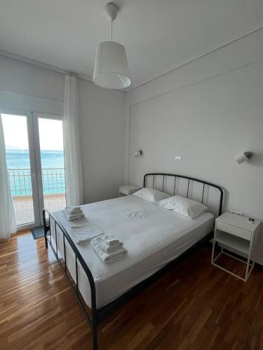 Jenny's Blue - Beachfront apartment