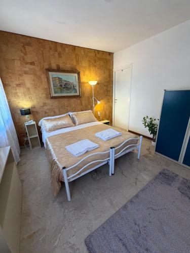 a bedroom with a large bed in a room at Lovenice Center Royalclass in Venice