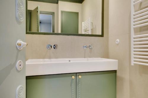Pick A Flat's Apartment in Canal Saint Martin - Rue de Lancry