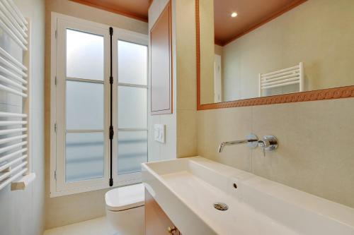 Pick A Flat's Apartment in Canal Saint Martin - Rue de Lancry