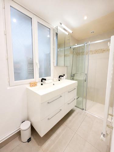 Exclusive Chic Stay! Live Next to the Eiffel Tower