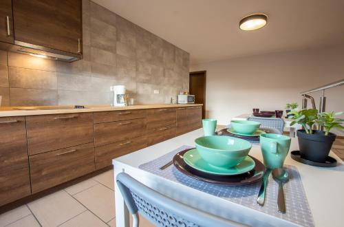 a kitchen with two green bowls on a table at Villa Sol in Grzybowo