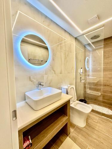 a bathroom with a sink and a toilet at Thelea Mani in Kafióna