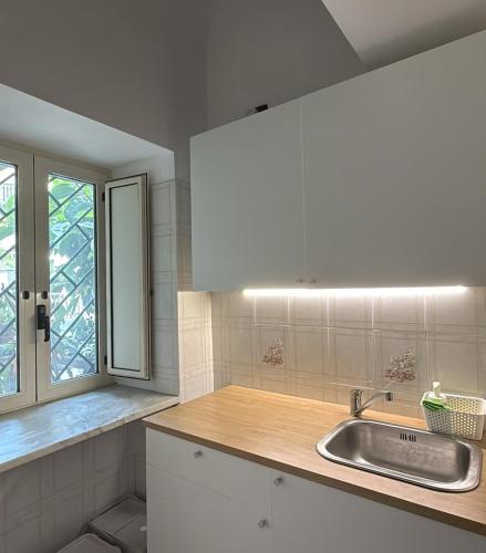 a kitchen with a sink and a window at Nalusa Home in Sarno