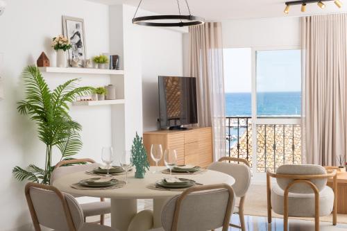 MARBELLA BANUS SUITES - Brand New Luxury Duplex - Puerto Banús Marina - 2BR - 2BA - Spectacular Mediterranean Views - Heart of Puerto Banús - Steps from El Corte Inglés Luxury Shopping - Surrounded by Restaurants & Nightlife