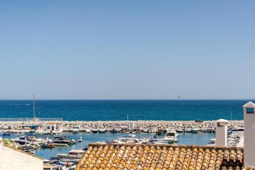 MARBELLA BANUS SUITES - Brand New Luxury Duplex - Puerto Banús Marina - 2BR - 2BA - Spectacular Mediterranean Views - Heart of Puerto Banús - Steps from El Corte Inglés Luxury Shopping - Surrounded by Restaurants & Nightlife