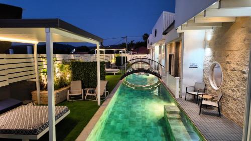 a swimming pool in the middle of a house at אחוזת מיא - סוויטות בוטיק על המים in Goren