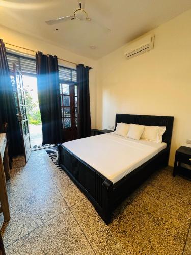 a bedroom with a large bed in a room at Cheff Hotel Vianuel in Kendwa