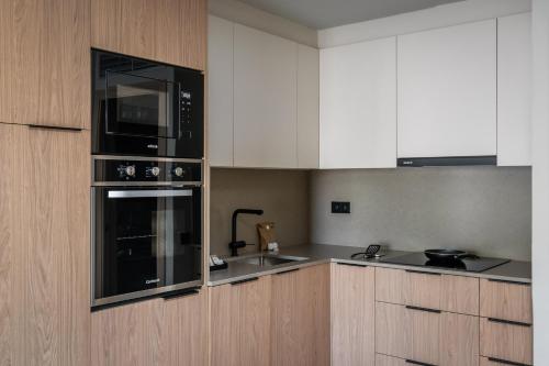 a kitchen with a sink and a microwave at Apartamentos Estival Park in La Pineda