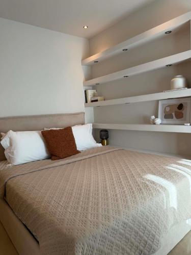 Modern Apartment with Free Private Parking near Metro