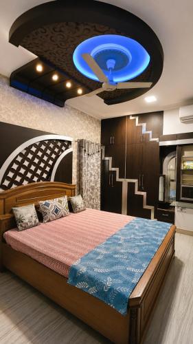 a bedroom with a large bed with a blue ceiling at Checkpoint Backpacker Jaipur in Jaipur