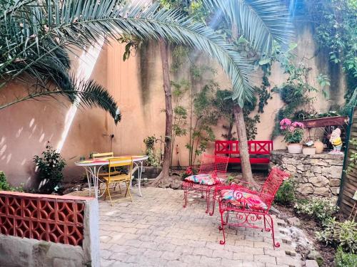 Provencal hideaway with garden, Aix-en-Provence historic center